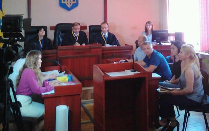 Вбивство хлопця на Мукачівщині: мати вимагає судити всіх підозрюваних, а не лише одного Вбивство хлопця на Мукачівщині: мати вимагає судити всіх підозрюваних, а не лише одного