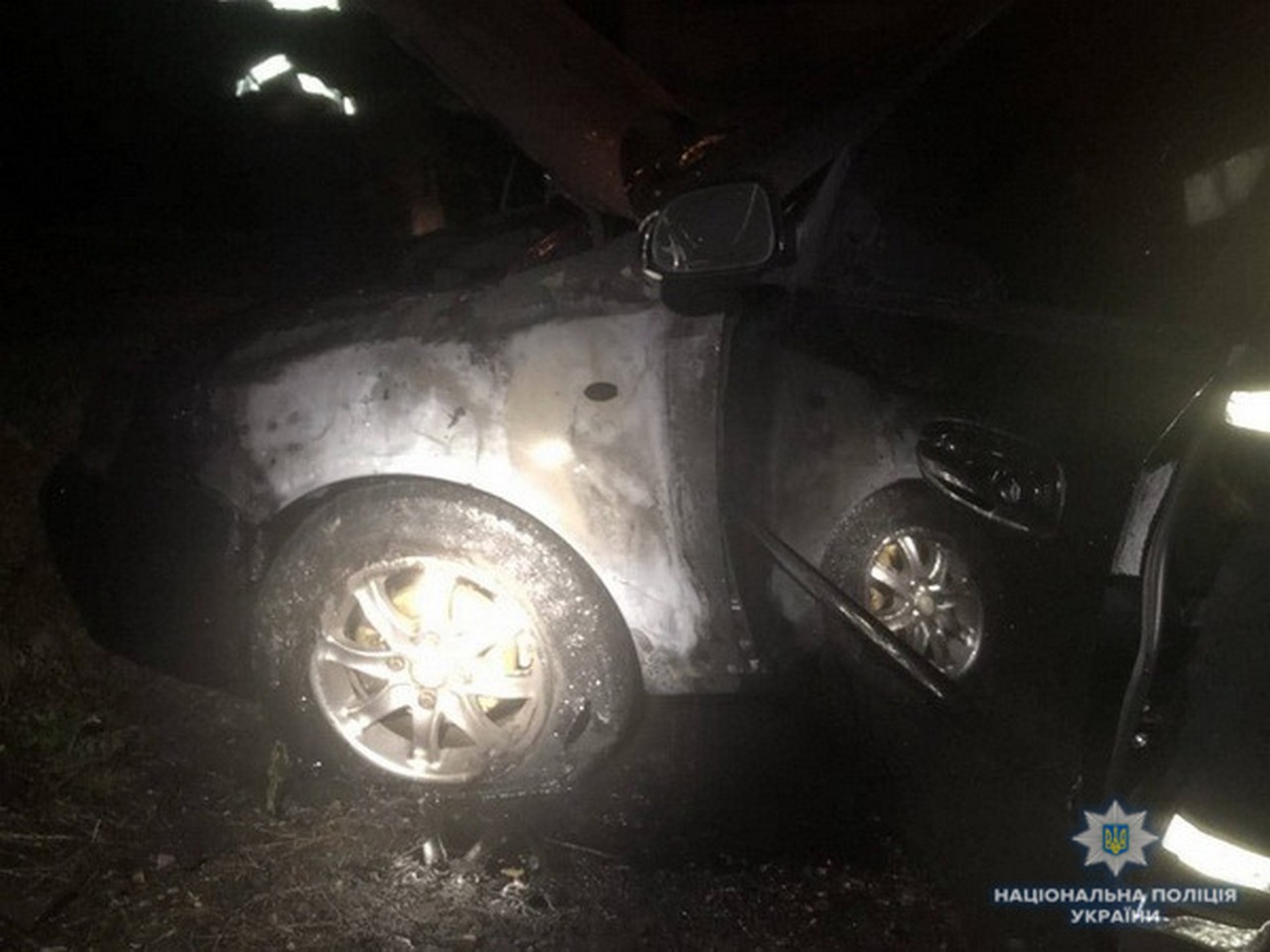 Вночі у Мукачеві підпалили машину Вночі у Мукачеві підпалили машину