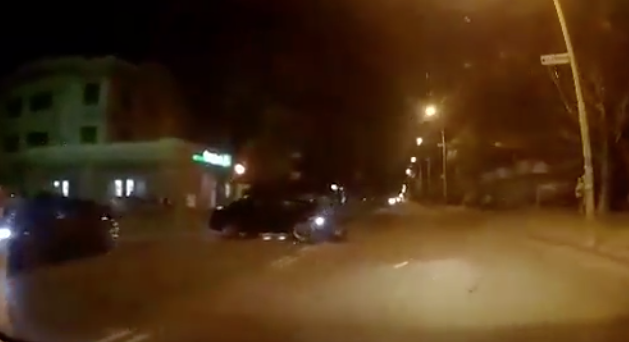 Нічна ДТП в Ужгороді: з’явилося відео з місця події Нічна ДТП в Ужгороді: з’явилося відео з місця події
