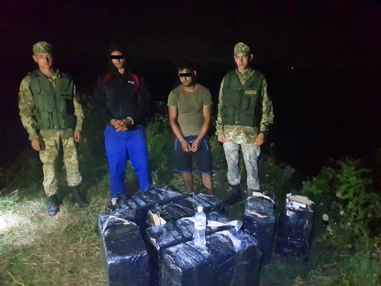 Двоє чоловіків намагалися перемістити сигарети до Угорщини Двоє чоловіків намагалися перемістити сигарети до Угорщини