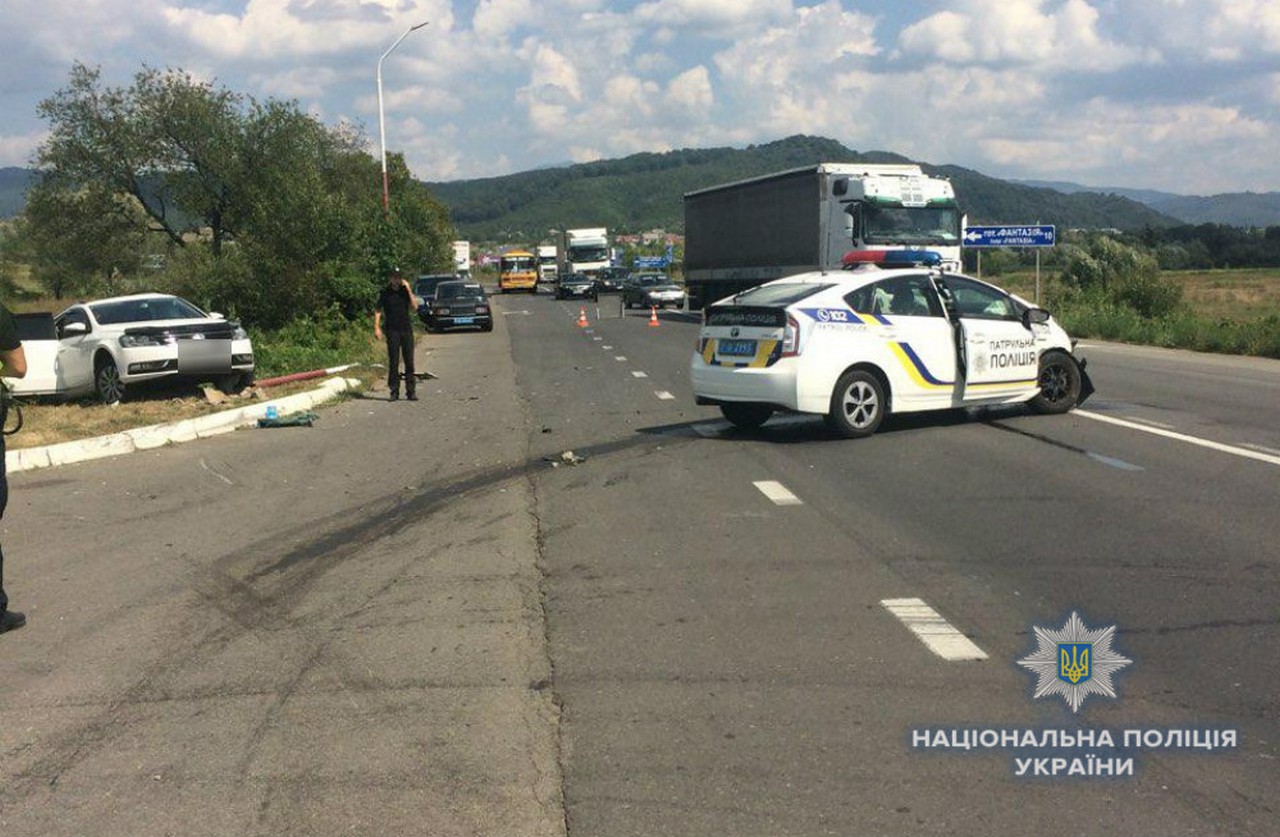 Аварія на трасі "Київ-Чоп": постраждали 4 людей Аварія на трасі "Київ-Чоп": постраждали 4 людей