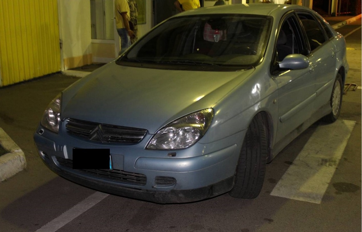 На Закарпатті виявили викрадений в Італії автомобіль На Закарпатті виявили викрадений в Італії автомобіль