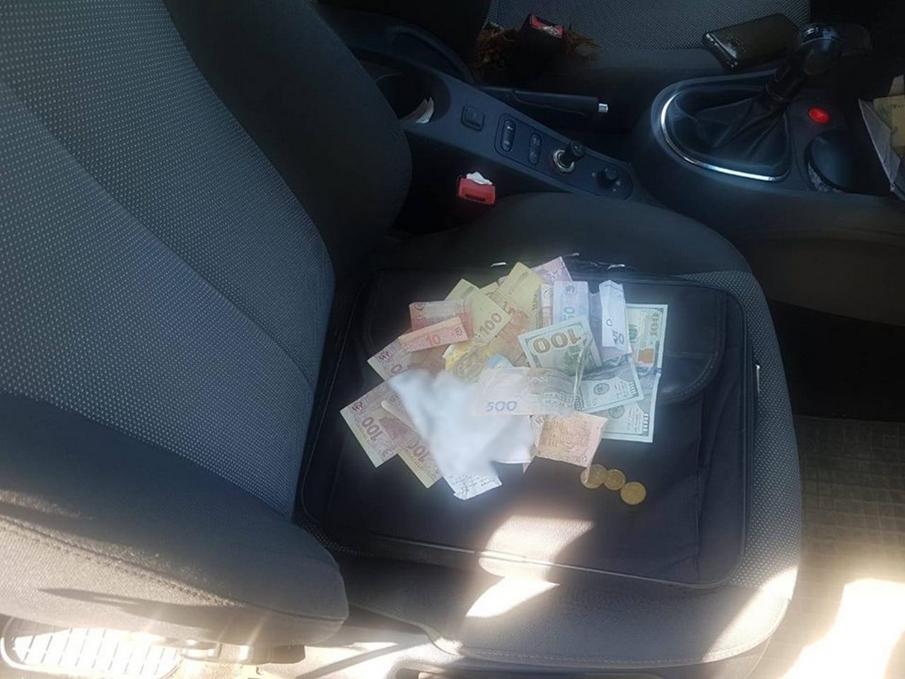 Закарпатському посадовцю голосили про підозру в отриманні хабара Закарпатському посадовцю голосили про підозру в отриманні хабара