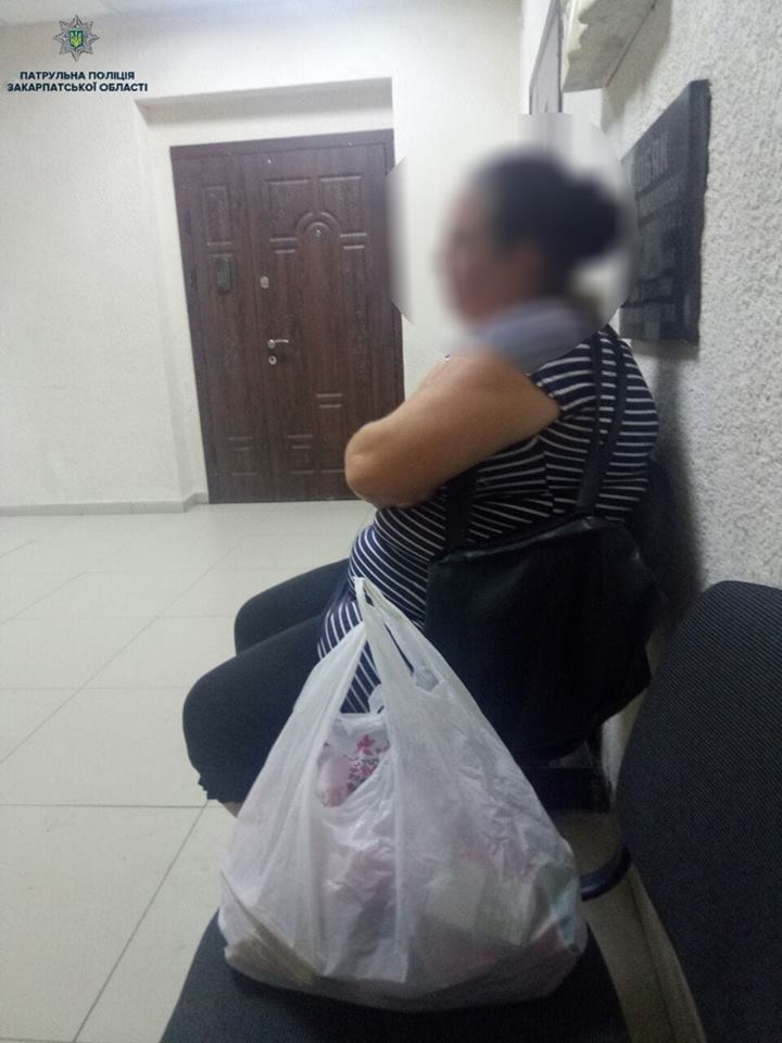 В Ужгороді троє жінок обікрали чоловіка В Ужгороді троє жінок обікрали чоловіка