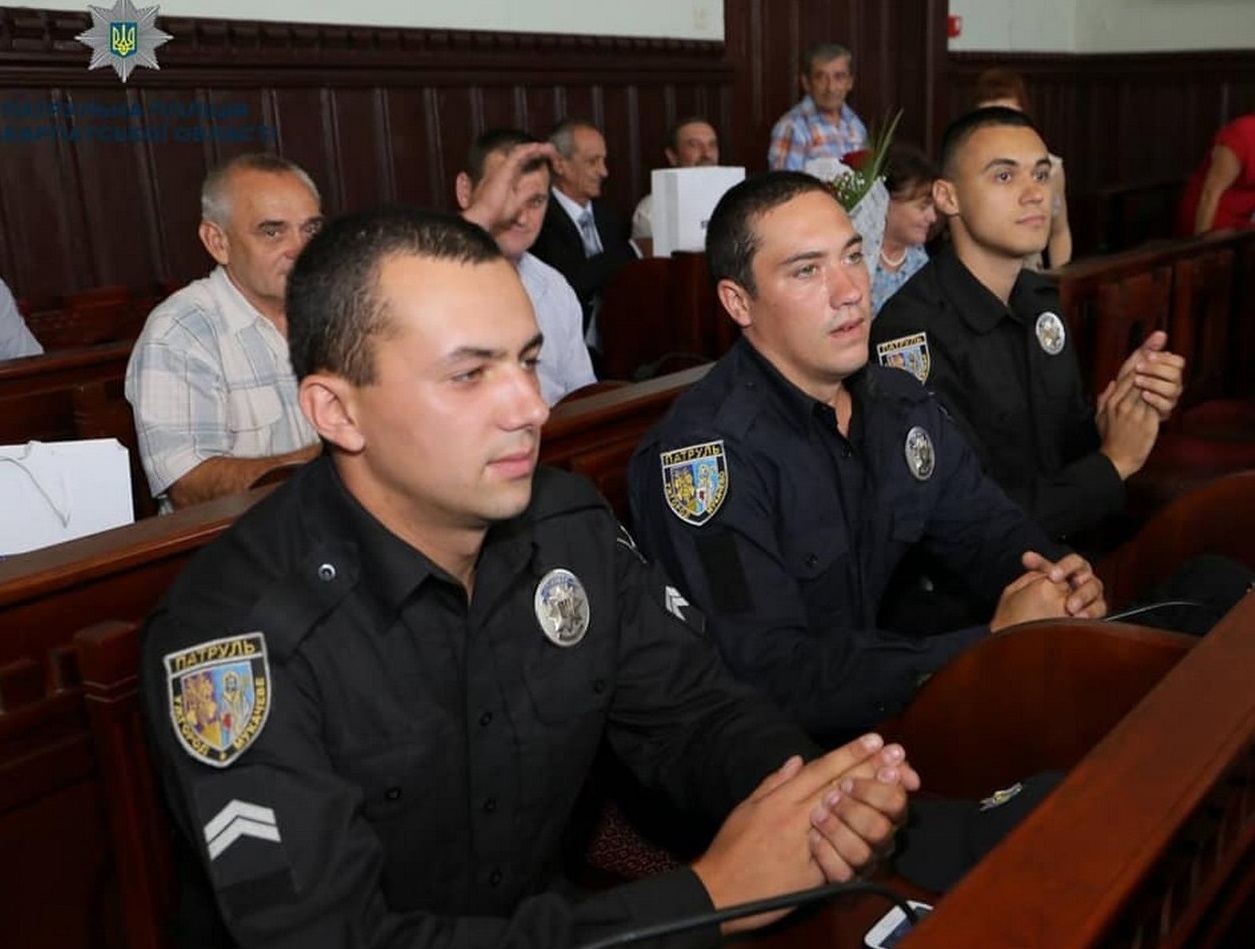 У Мукачеві відзначили трьох кращих патрульних У Мукачеві відзначили трьох кращих патрульних