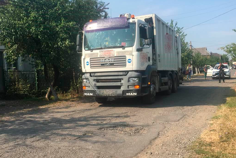 На Мукачівщині сміттєвоз "AVE" переїхав чоловіка На Мукачівщині сміттєвоз "AVE" переїхав чоловіка