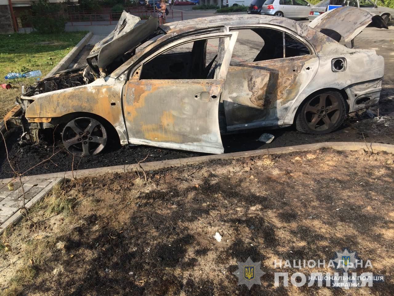 В Ужгороді згоріла машина. Підозрюють підпал В Ужгороді згоріла машина. Підозрюють підпал