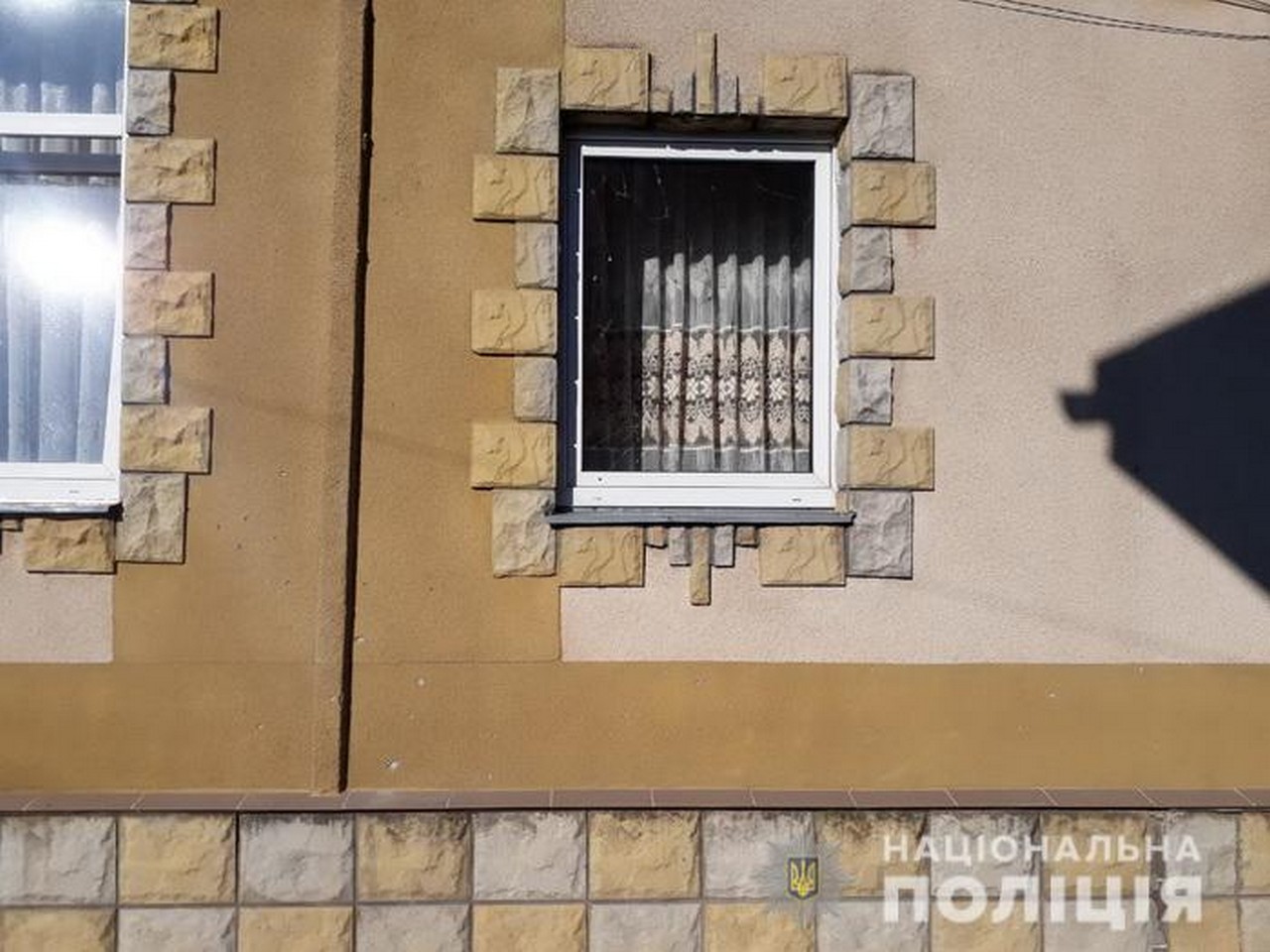Кинули вибухівку: з’явилися фото з місця події Кинули вибухівку: з’явилися фото з місця події