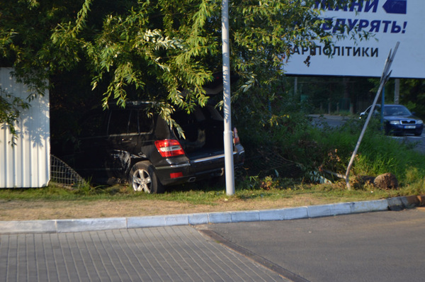 В Ужгороді автомобіль з молодими дівчатами потрапив у ДТП В Ужгороді автомобіль з молодими дівчатами потрапив у ДТП