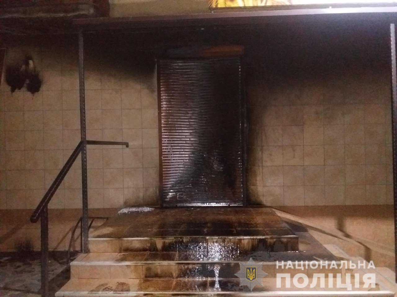 Вночі у Мукачеві підпалили крамницю Вночі у Мукачеві підпалили крамницю
