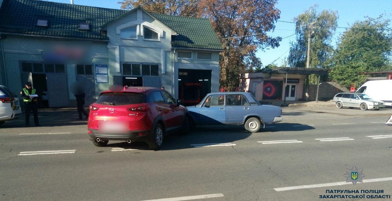 В Ужгороді зіткнулися "Мазда" та "ВАЗ" В Ужгороді зіткнулися "Мазда" та "ВАЗ"
