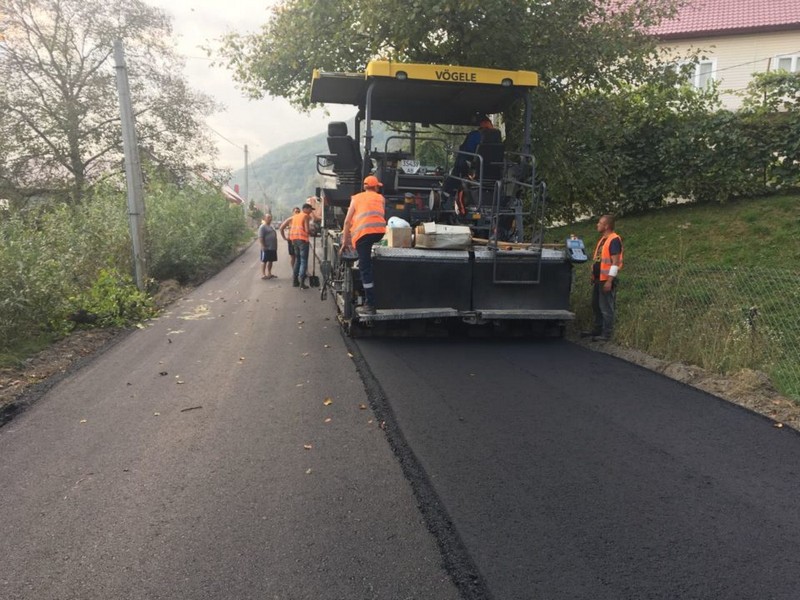 На Тячівщині ремонтують одну з найгірших доріг району На Тячівщині ремонтують одну з найгірших доріг району