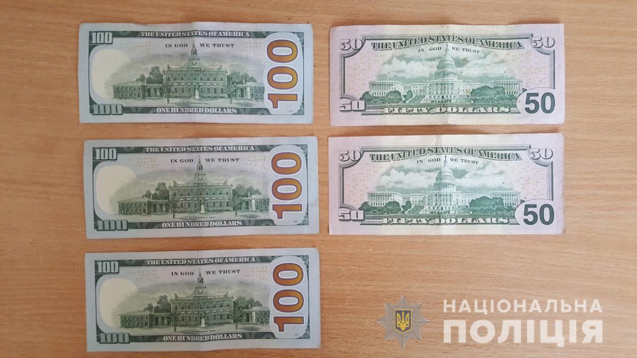 У Мукачеві в Підгорянах побили туриста та забрали від нього 600 доларів У Мукачеві в Підгорянах побили туриста та забрали від нього 600 доларів