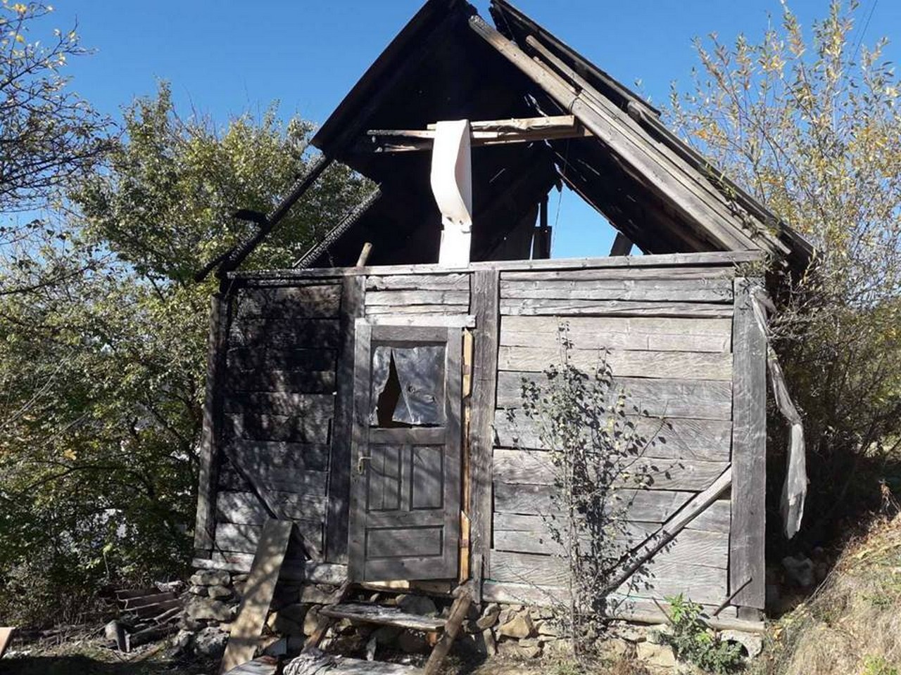 Вночі загорівся житловий будинок Цієї ночі у Міжгір’ї горів будинок 35-річного чоловіка