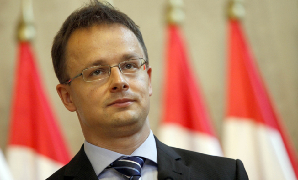Сійярто розкритикував мовний закон, обіцяє не знімати "блокаду" євроінтеграції Міністр закордонних справ Угорщини Петер Сійярто розкритикував Закон про мову, прийнятий Україною