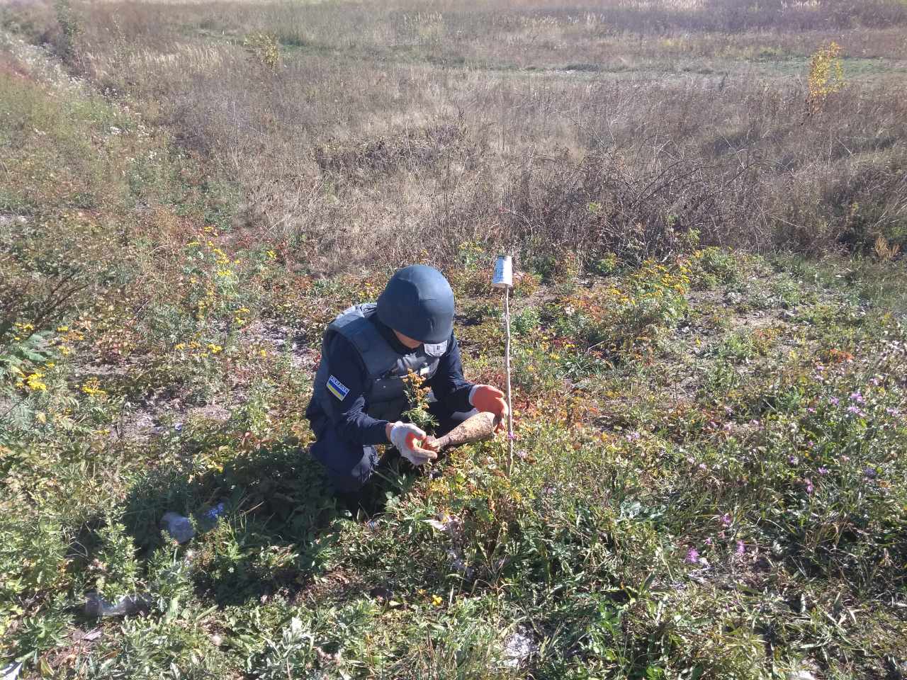 На Ужгородщині чоловік виявив небезпечну знахідку Під час випасання худоби біля села Демичі, що на Ужгородщині, чоловік знайшов міну часів Другої світової війни