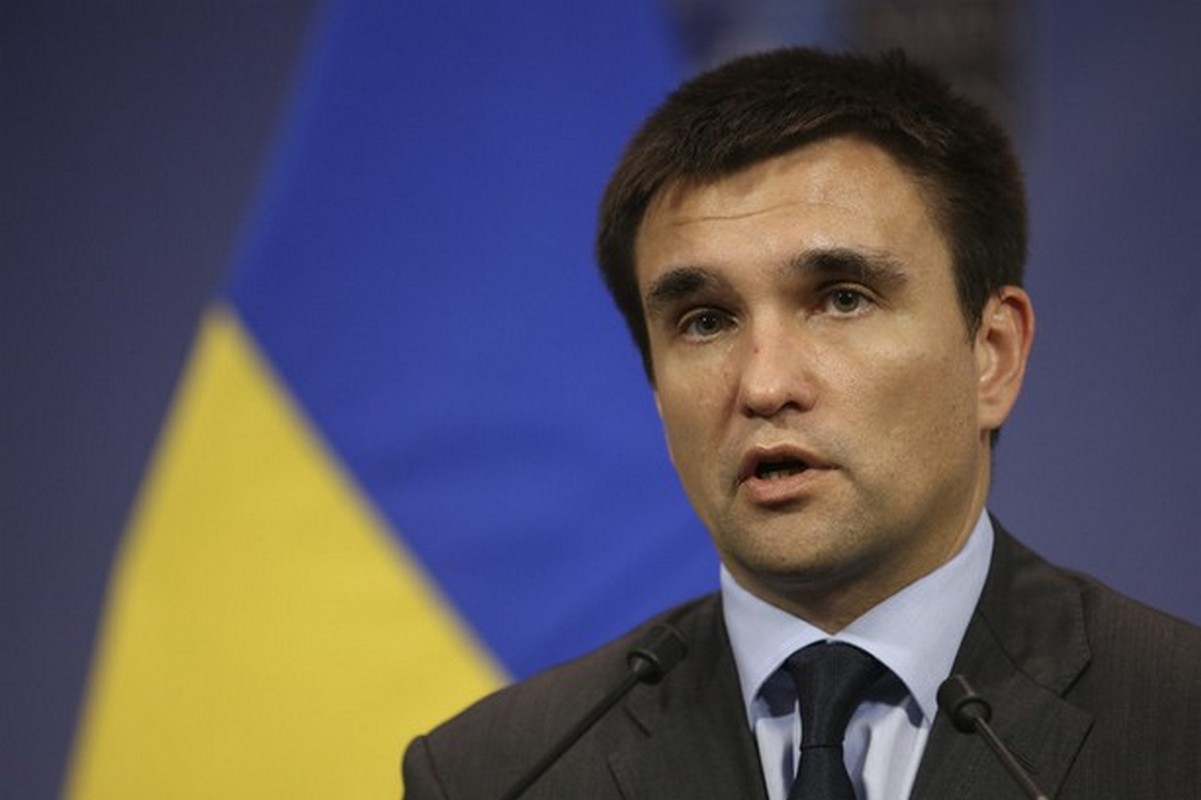 Павло Клімкін приїхав на Закарпаття Міністр закордонних справ України Павло Клімкін приїхав в Ужгород і бере участь у засіданні Товариства угорської культури на Закарпатті