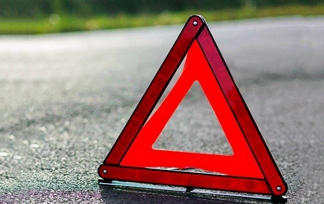 На Мукачівщині зіткнулися два авто. Постраждало троє людей Біля села Верхній Коропець, що на Мукачівщині, зіткнулися "ВАЗ" і "Форд". Постраждало троє людей