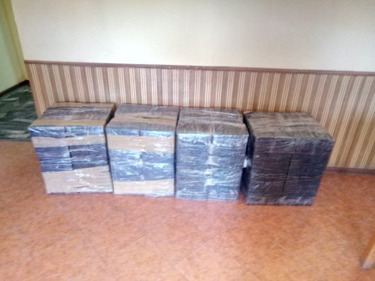 Від прикордонників втекли контрабандисти На українсько-румунському кордоні прикордонники припинили спробу переміщення через кордон 4000 пачок сигарет