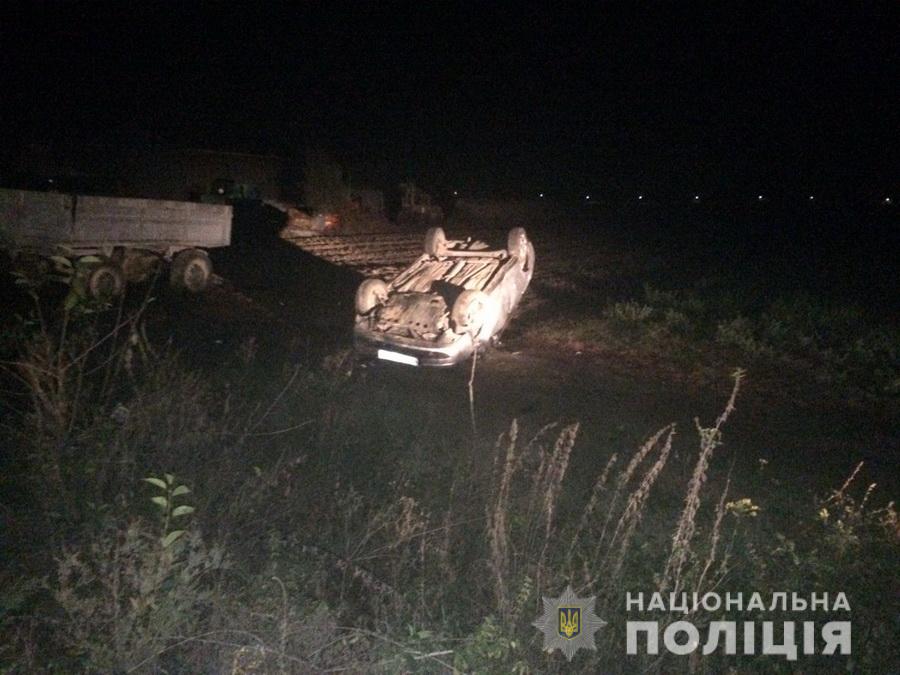 П’яний водій перекинув свій автомобіль. Постраждали його дружина та двоє маленьких дітей У ДТП в селі Клячаново постраждало четверо людей. Водій був п’яним і перекинув свій автомобіль