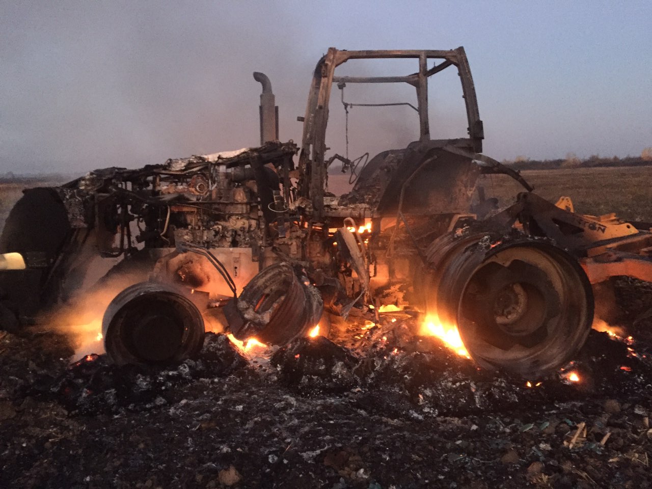 У полі згорів вщент трактор У полі між селом Соловка Ужгородського району та селом Бакош Берегівського району згорів трактор