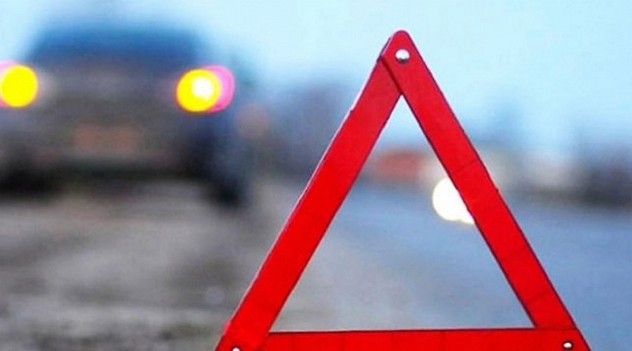 Ввечері сталася аварія: авто в’їхало в електричний сповп Ввечері у Перечині п’яний водій автомобіля Оpеl врізався у електричну опору