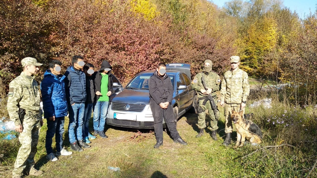 Прикордонники та поліція затримали дві групи нелегалів Біля села Княгиня та неподалік населеного пункту Домашин прикордонники затримали дві групи нелегалів та провідника