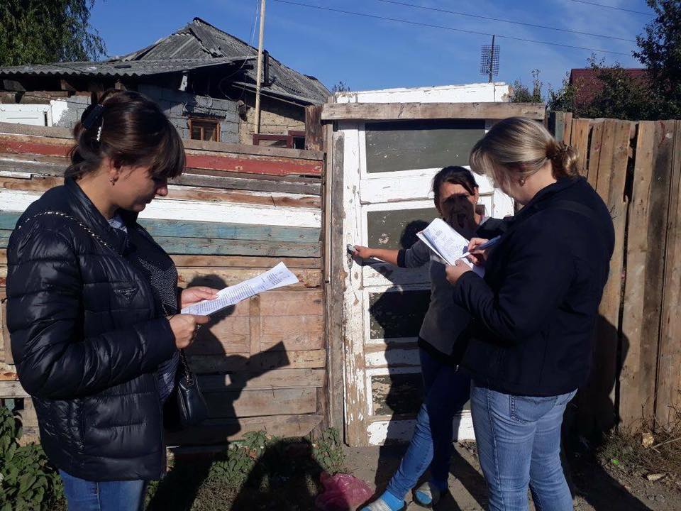 У Мукачеві перевіряли родини, чиї діти прогулюють уроки Спеціалісти соцзахисту та поліція навідались у ромський табір Мукачева задля перевірки сімей, чиї діти не ходять до школи