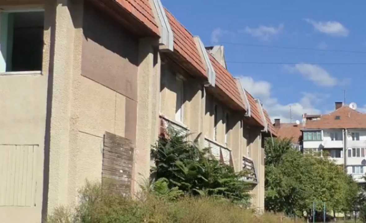 Моторошний будинок у центральній частині Ужгорода лякає містян В Ужгороді колишня музична школа перетворилася на притулок для безхатьків