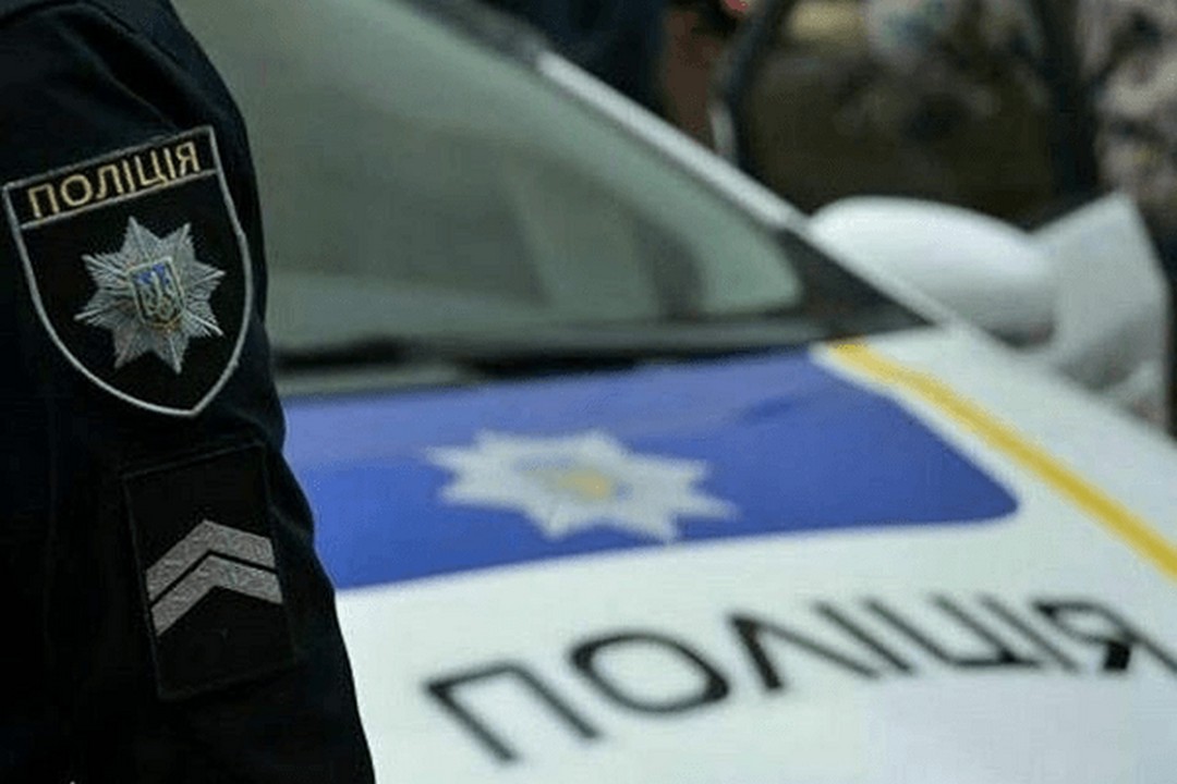 В одному з кафе Ужгорода чоловік неадекватно поводився: оприлюднено відео В Ужгороді у кафе чоловік неадекватно поводився. Працівники закладу на вулиці Минайській викликали патрульних