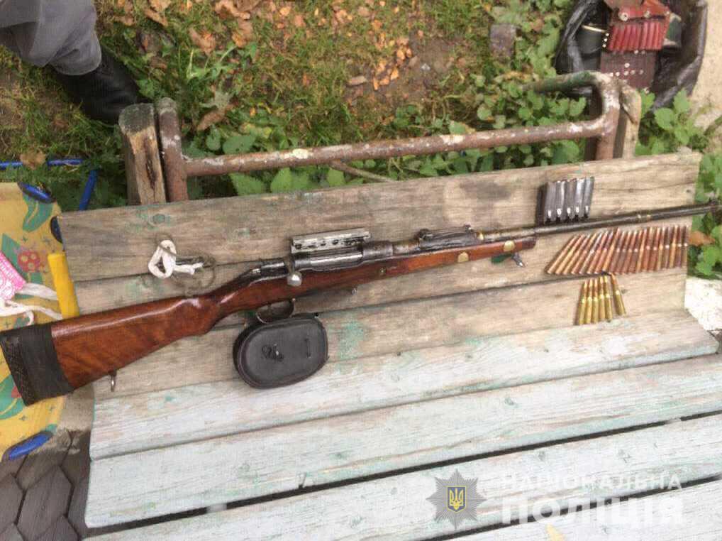 На Тячівщині у чоловіка вилучили нелегальну зброю Поліція селища Дубове вилучила у жителі Усть-Чорної нелегальну зброю