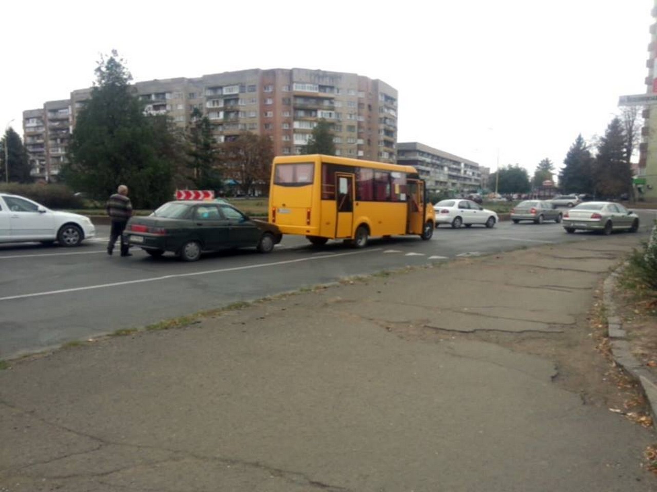 В Ужгороді міська маршрутка потрапила у ДТП В Ужгороді сталася ДТП: легковик в’їхав у міську маршрутку