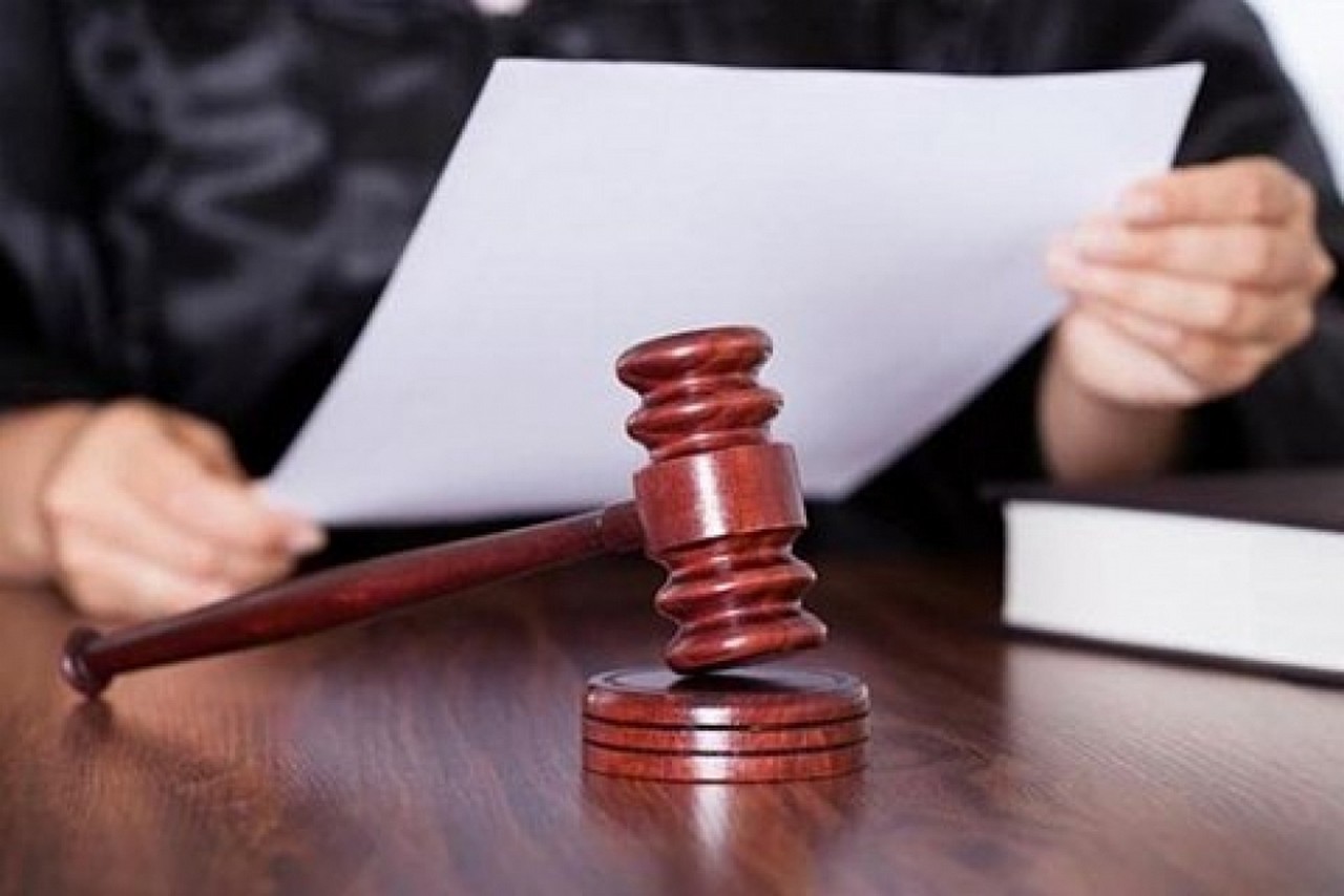 Через обурливе рішення суду ужгородці вийшли на мітинг Через рішення судді біля Апеляційного суду в Ужгороді мітингували містяни