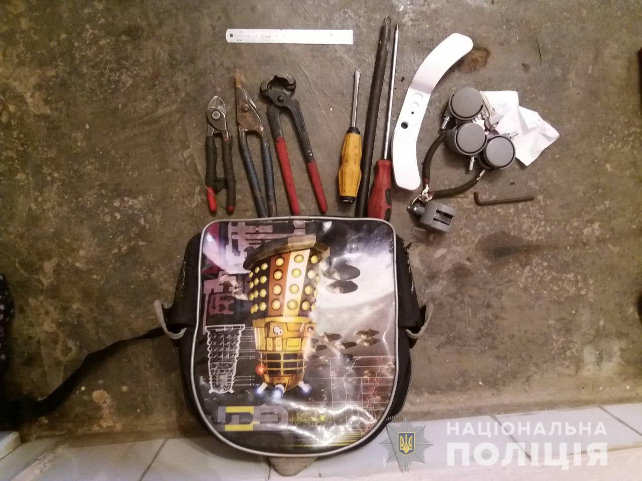 На Мукачівщині пограбували сільську раду: нові подробиці від поліції Закарпатські поліцейські розповіли про пограбування сільської ради у Нижньому Коропці, що на Мукачівщині