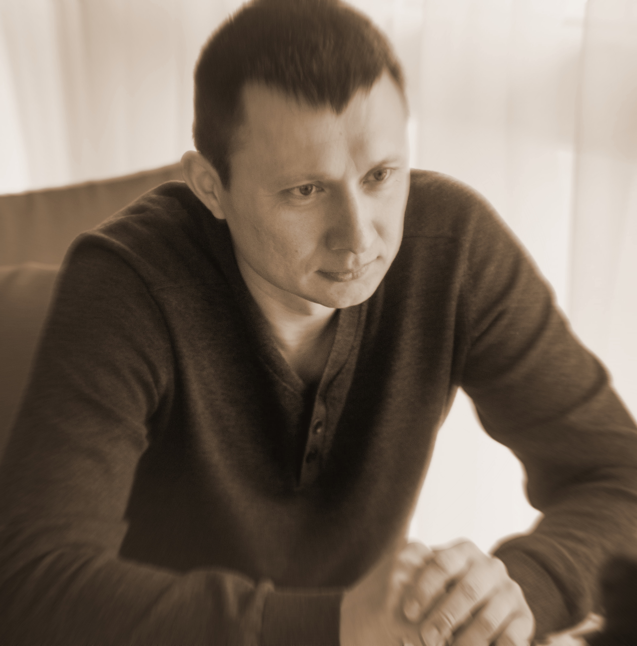 Олексій Сапронов: Необхідно зменшити залежність регіонів від центру Керівник осередку партії «Основа» в Закарпатті Олексій Сапронов розповів про необхідність зменшення залежності регіонів від центру