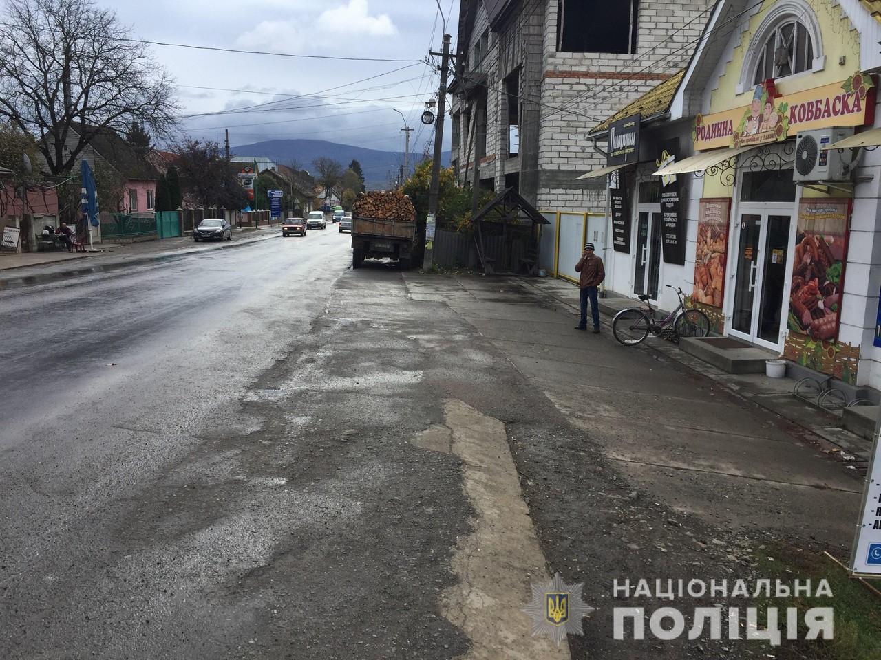 Вночі скоїли нахабну крадіжку Вночі у Тячеві від жінки вкрали мопед Suzuki, який вона залишила на автобусній зупинці