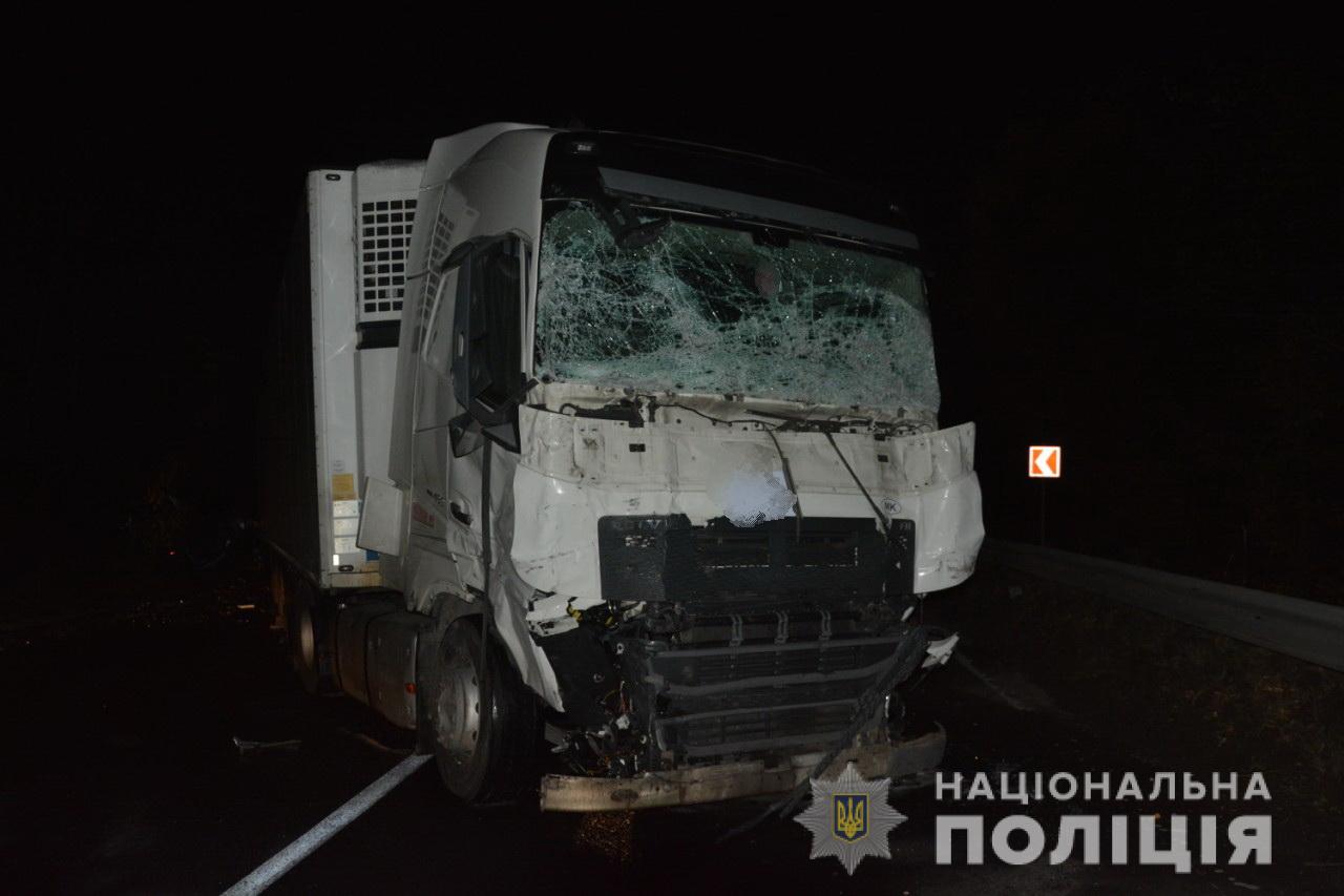 Смертельна ДТП на трасі "Київ-Чоп": загинули молоді хлопці Внаслідок смертельної аварії на трасі Київ-Чоп загинув 18-річний мукачівець і його друг