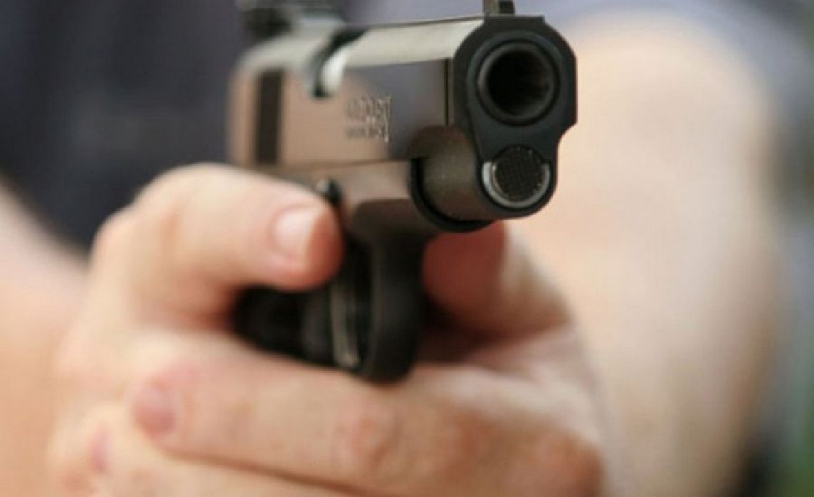 Розбій в Ужгороді: чоловік проник у обмінник і погрожував працівниці В Ужгороді 31-річний чоловік проник у обмінник і погрожував працівниці пістолетом, вимагаючи гроші
