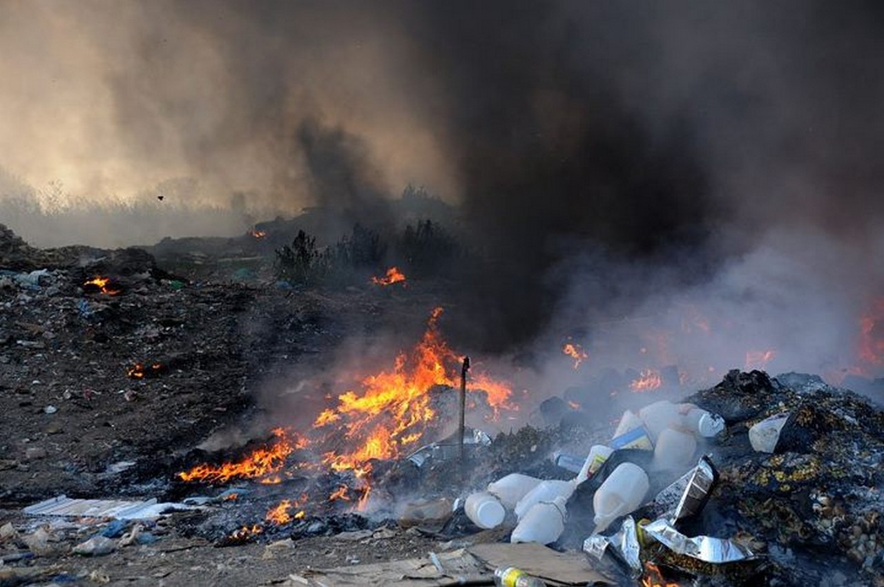 Вночі горіло сміттєзвалище Вночі горіло смітєзвалище у селі Барвінок, що біля Ужгорода