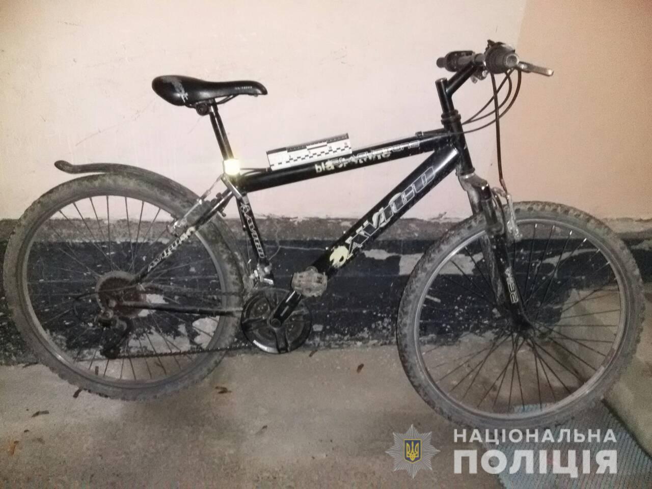 Чоловік нахабно поцупив велосипед у жінки У селищі Ясіня, що на Рахівщині, чоловік поцупив у жінки велосипед