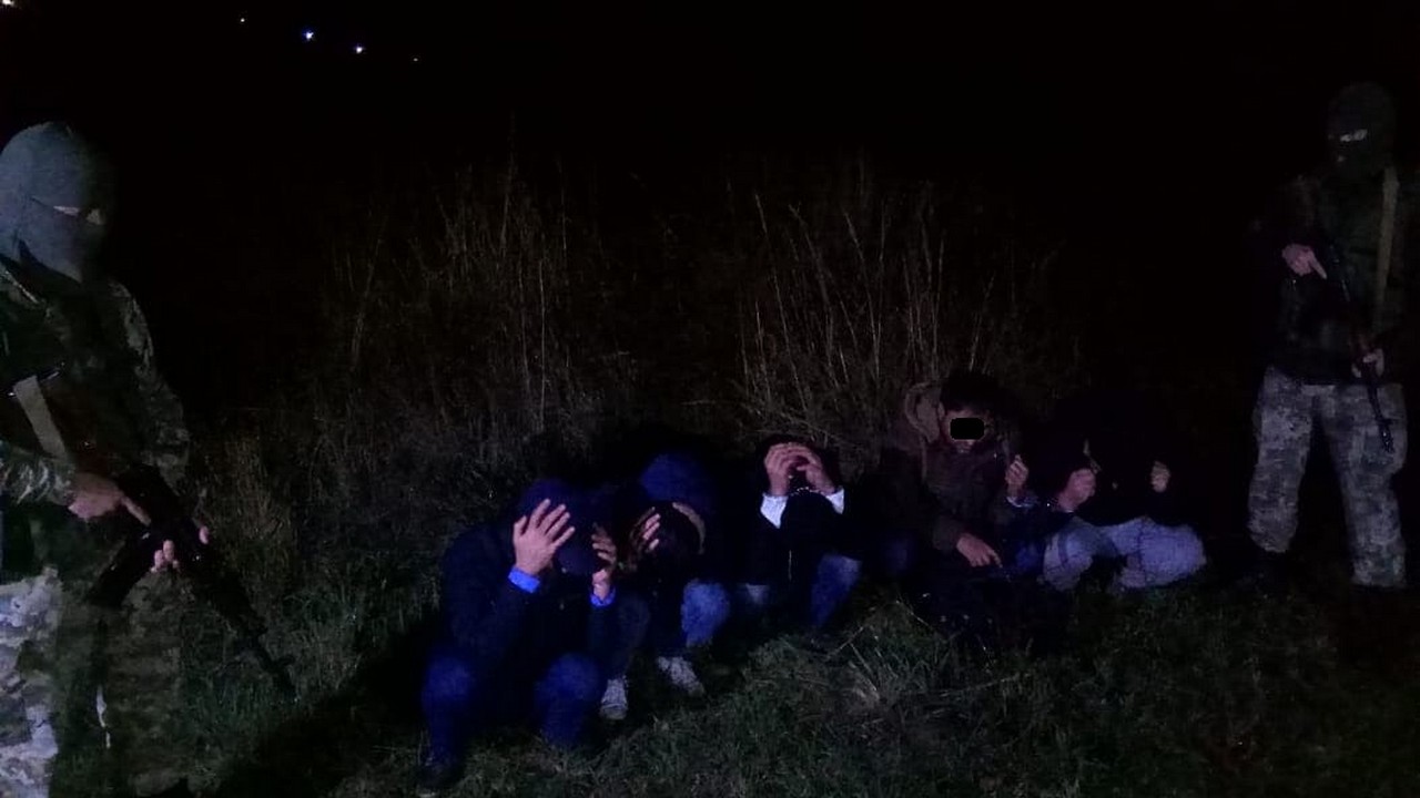 Прикордонники затримали групу нелегалів На Закарпатті прикордонники затримали групу нелегалів, які намагалися потрапити до Словаччини