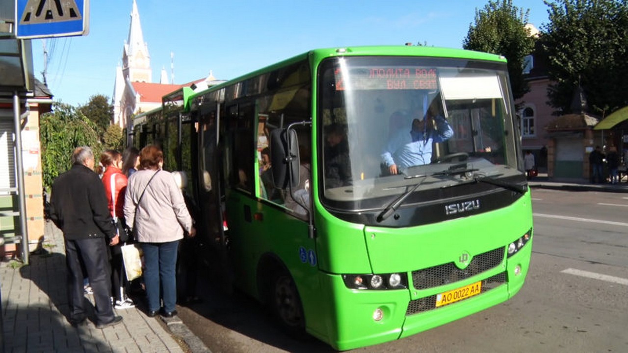 У Мукачеві в маршрутці пограбували жінку Скориставшись тиснявою при вході в маршрутку, у Мукачеві чоловік витягнув із сумки жінки телефон