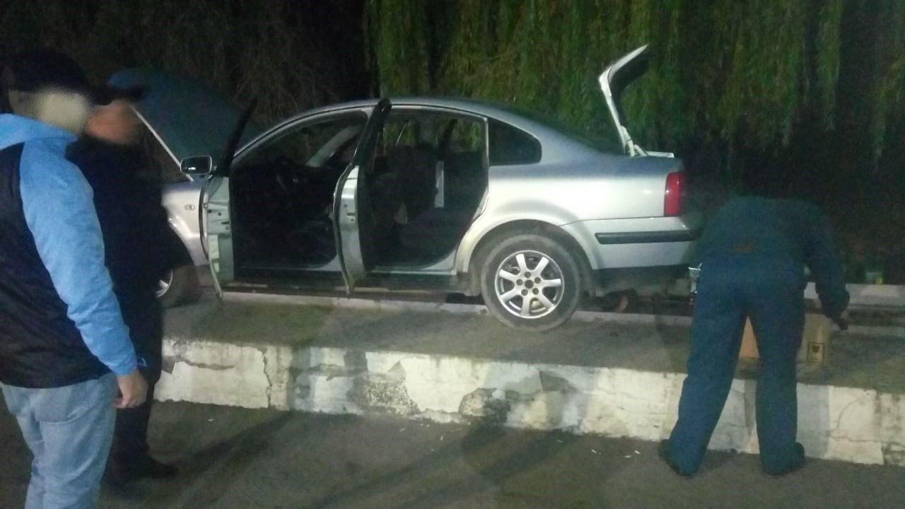 18-річний закарпатець намагався обманути прикордонників 18-річний закарпатець намагався перевезти через кордон 515 пачок сигарет