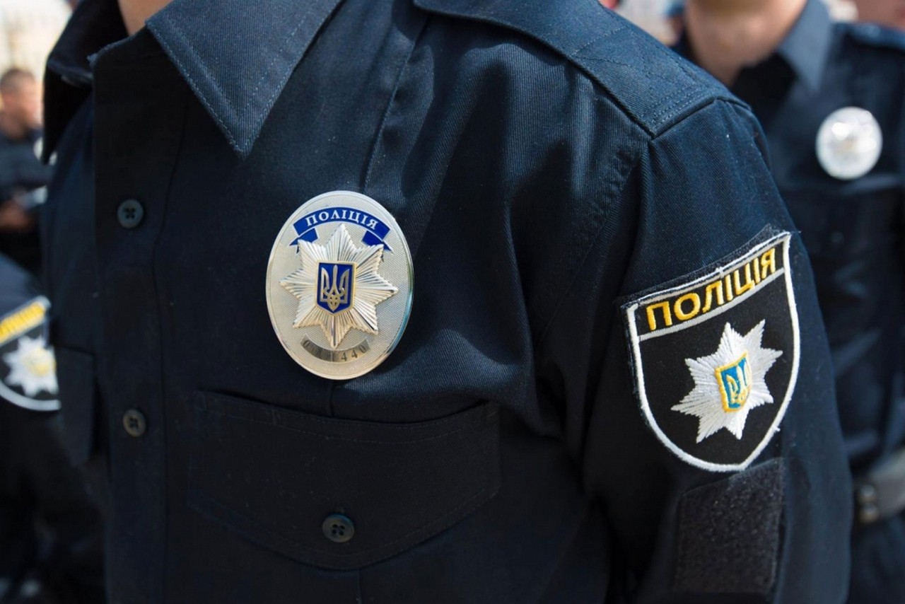 Закарпатський поліцейський скоїв ганебний злочин На Хустщині поліцейський вимагав хабар від бабусі за не притягнення її онука до кримінальної відповідальності