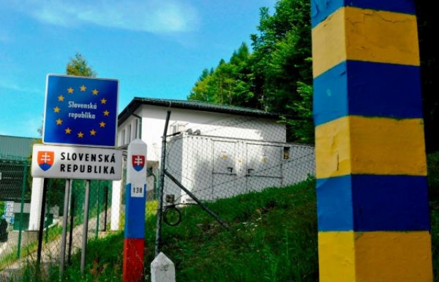 На пунктах пропуску на кордоні із Закарпаттям надвечір зафіксовані чималі черги На пунктах пропуску на кордоні із Закарпаттям надвечір зафіксовані чималі черги