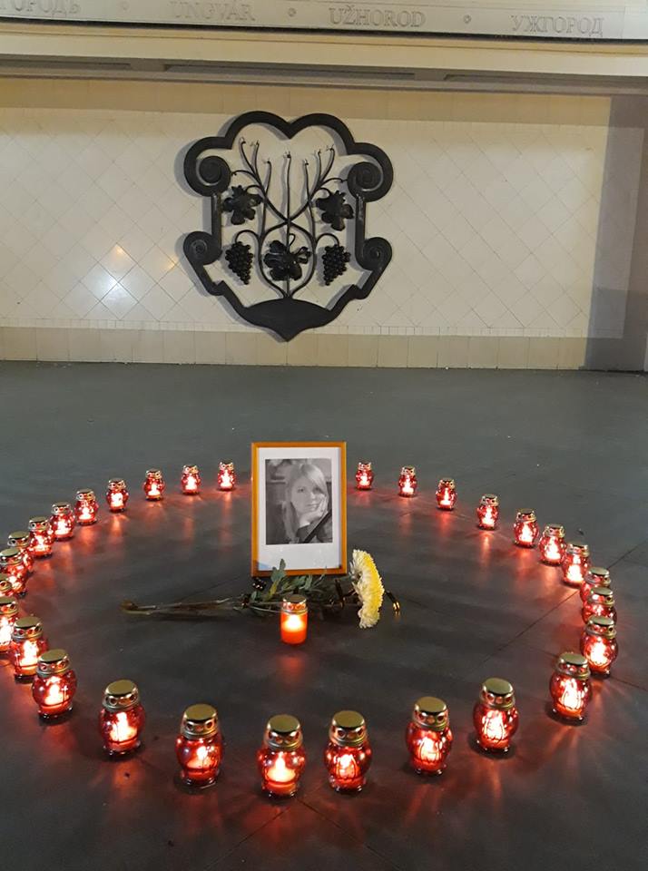 В Ужгороді вшанували пам’ять активістки Катерини Гандзюк В Ужгороді відбувся мітинг-реквієм пам’яті Катерини Гандзюк