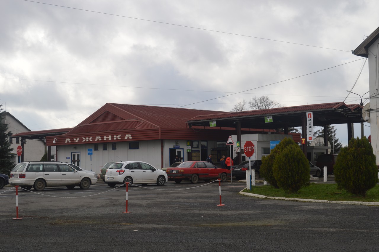 Ввечері на КПП «Лужанка» стався конфуз На КПП Лужанка українець пред’явив прикордонникам чужий паспорт