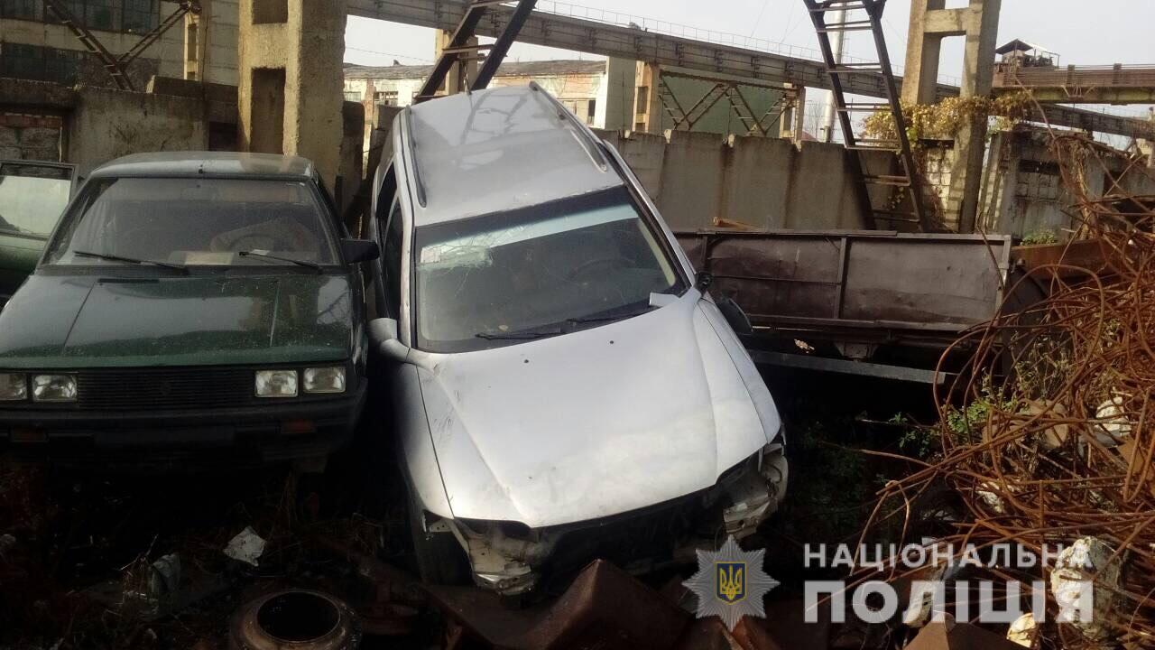 Вночі у Мукачеві від чоловіка вкрали машину Вночі з огородженої ділянки на вулиці Північна-бічна, що у Мукачеві, викрали автомобіль