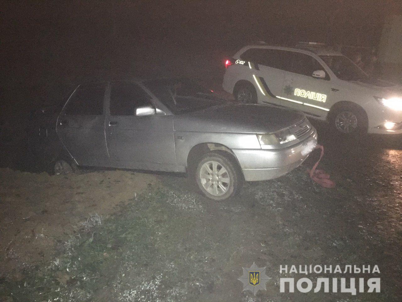 Автомобіль, яким керував п’яний чоловік, застряг у кюветі У селі Липовець, що на Хустщині, автомобіль застряг у кюветі. Водій був п’яним