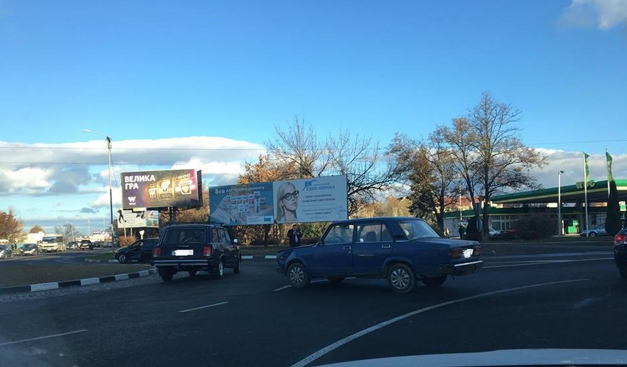 Сьогодні вранці в Ужгороді сталася ДТП Вранці в Ужгороді на перехресті Капушанської та Легоцького сталася ДТП